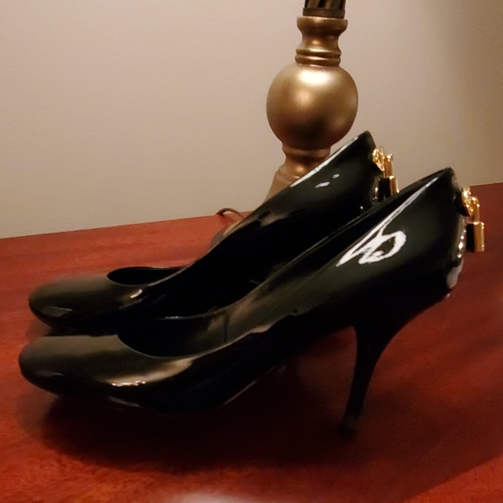 Shoes - Picture 5 of 5